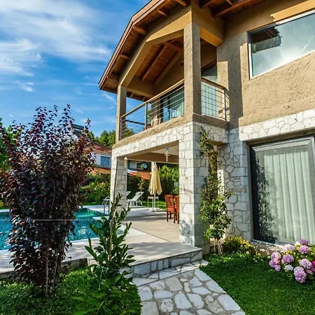 Outstanding With Private Pool And Jacuzzi In